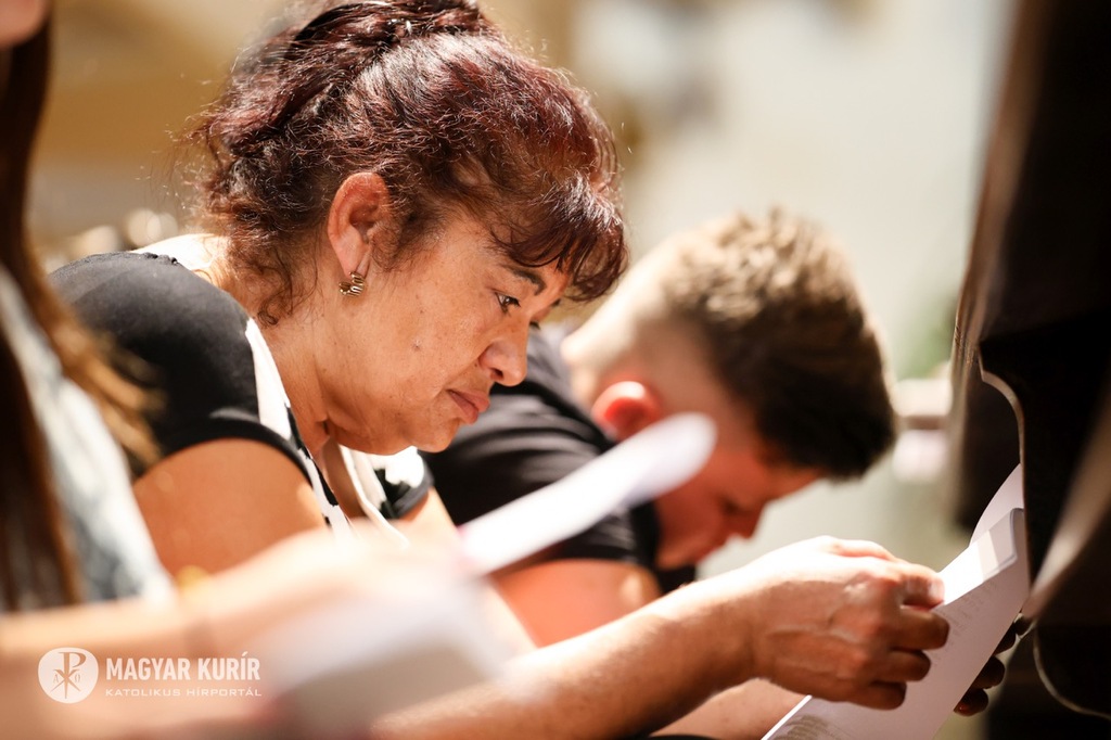 A prayer in Budapest to commemorate the Porrajimos, the Roma holocaust, and the Kisléta attack